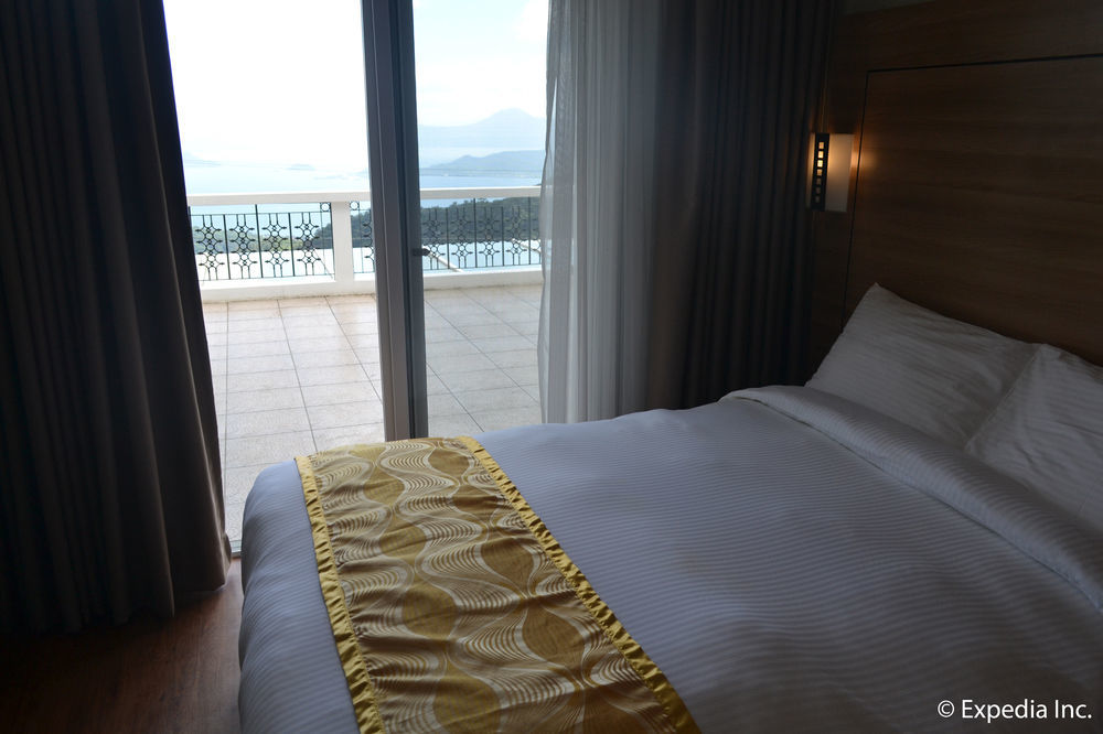 Vista Real Hotel Tagaytay City Εξωτερικό φωτογραφία