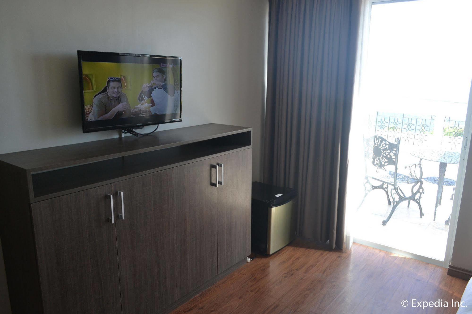 Vista Real Hotel Tagaytay City Εξωτερικό φωτογραφία