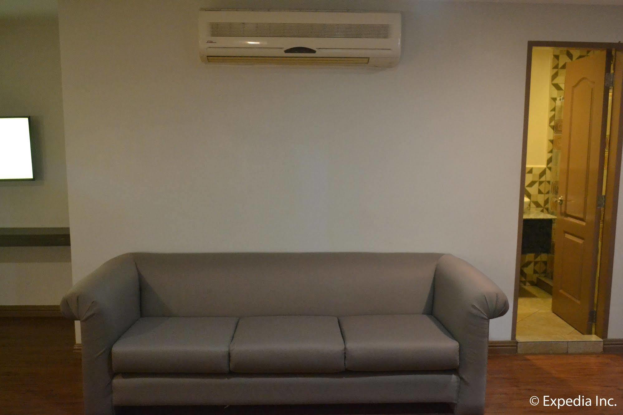 Vista Real Hotel Tagaytay City Εξωτερικό φωτογραφία
