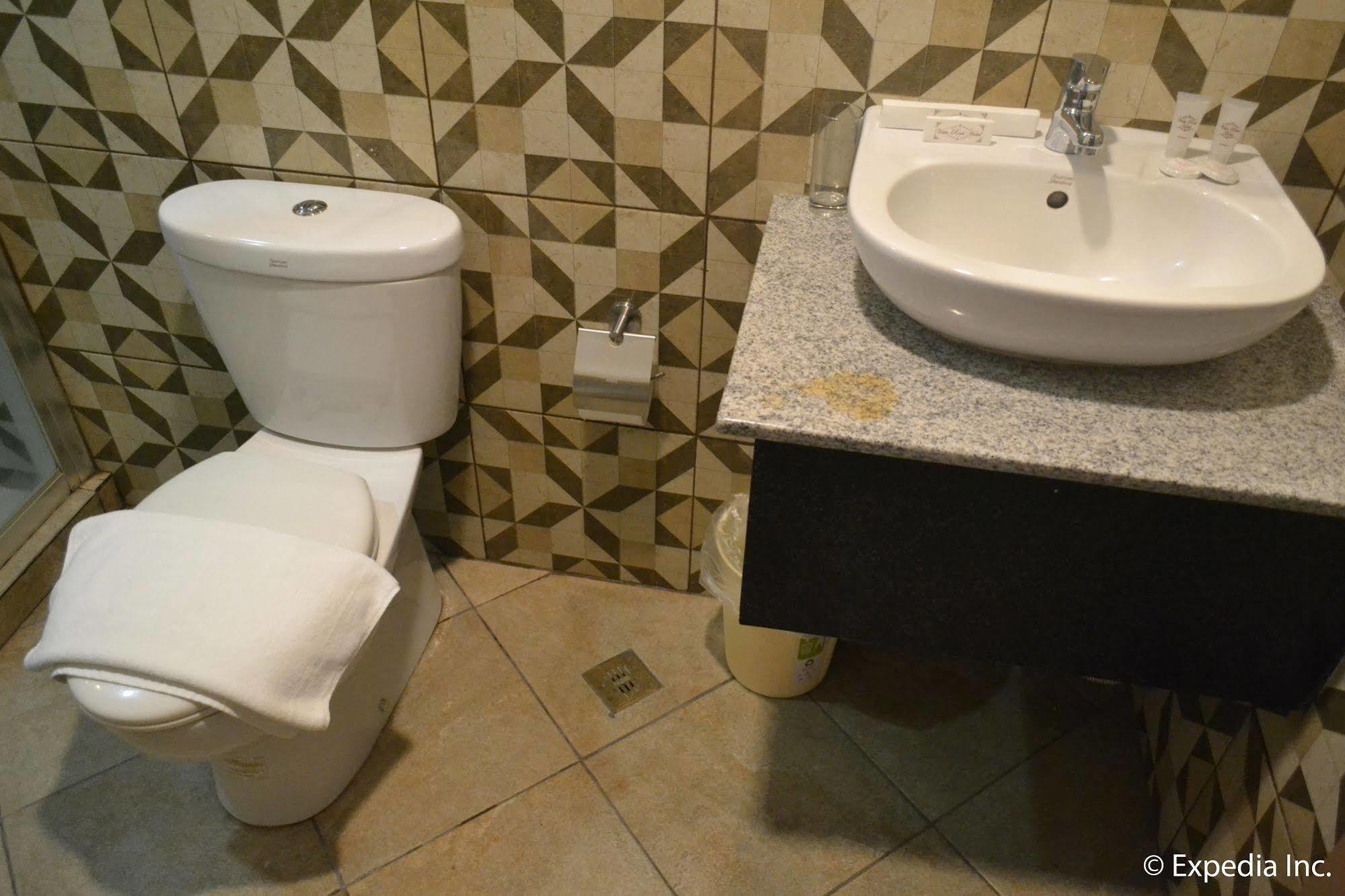 Vista Real Hotel Tagaytay City Εξωτερικό φωτογραφία