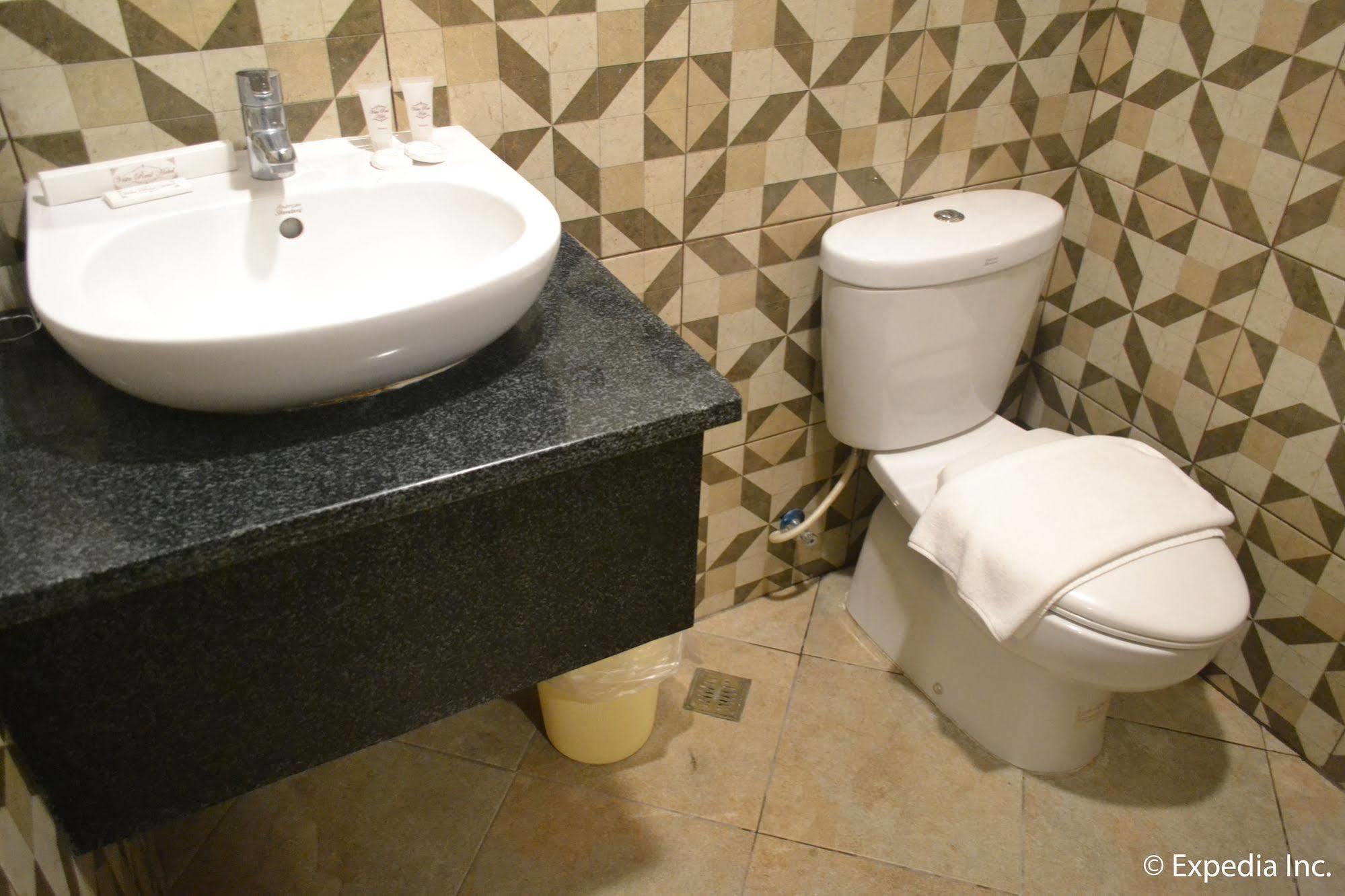Vista Real Hotel Tagaytay City Εξωτερικό φωτογραφία