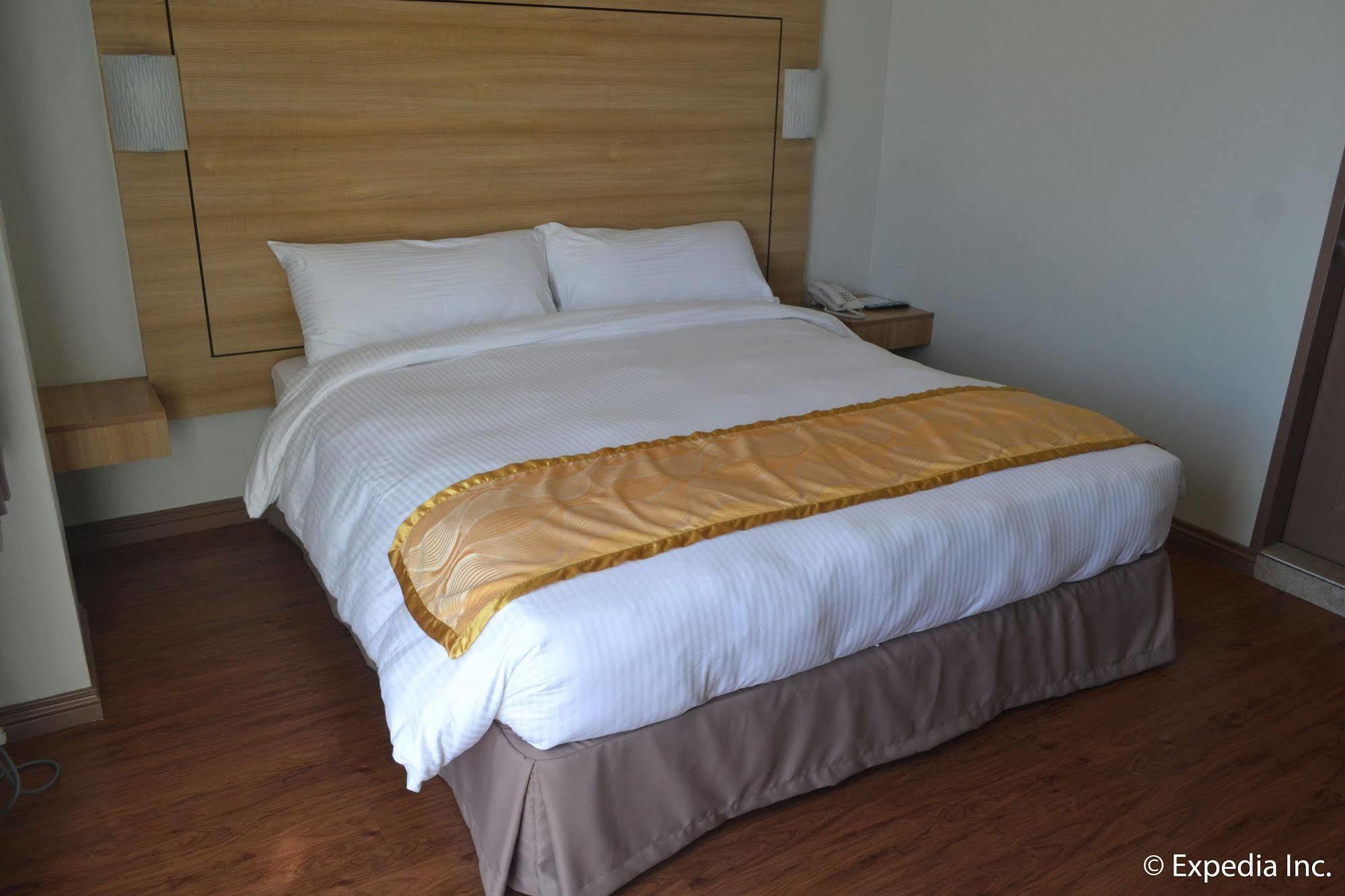 Vista Real Hotel Tagaytay City Εξωτερικό φωτογραφία